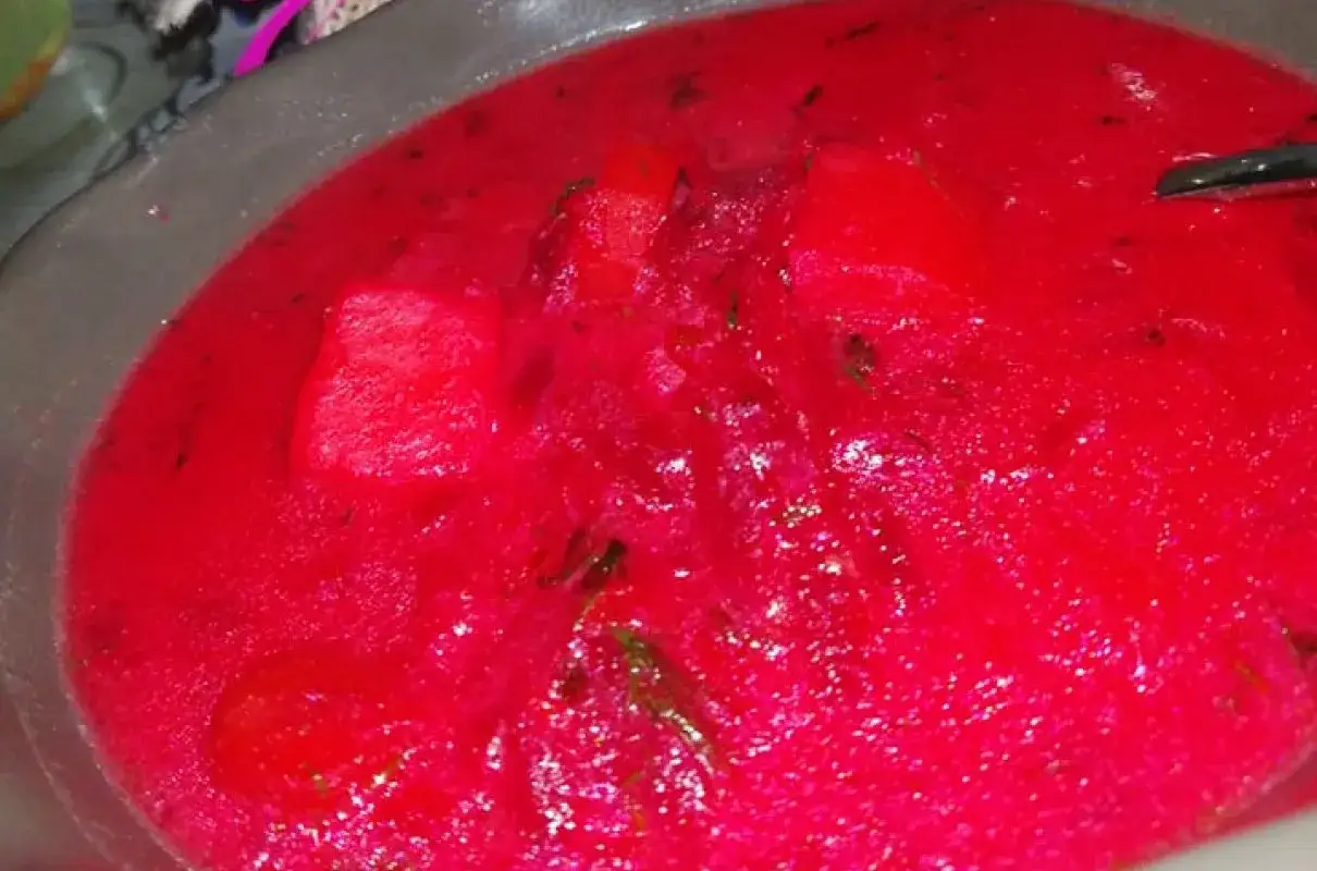 Zdjęcie Jakie przyprawy do zupy buraczkowej, by wydobyć jej pełny smak?